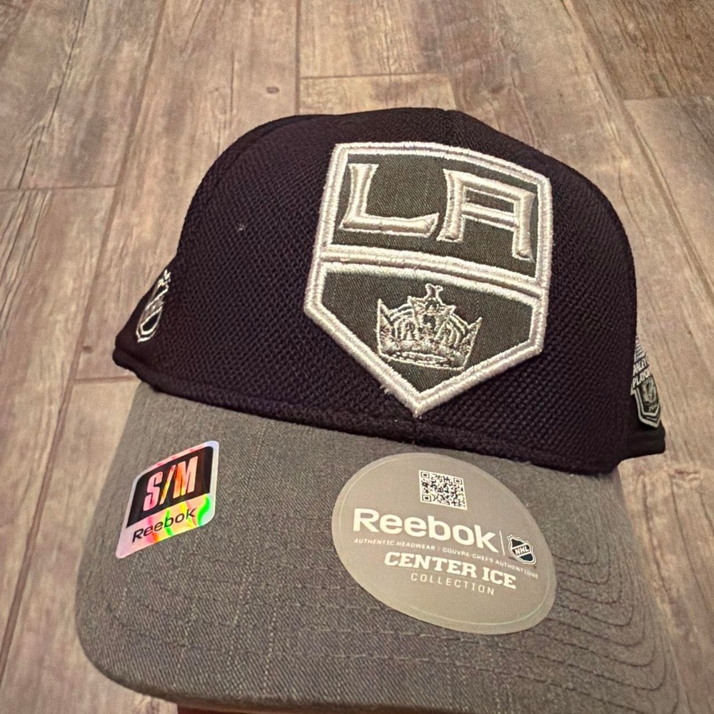 Reebok Center Ice LA Kings black & gray cap in size S/M